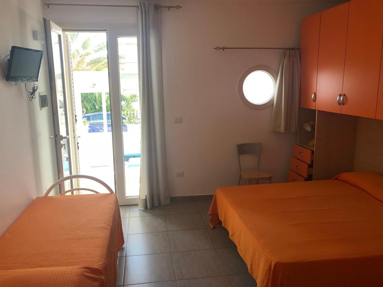 B&B Tramonti Del Sud Lecce Exterior foto